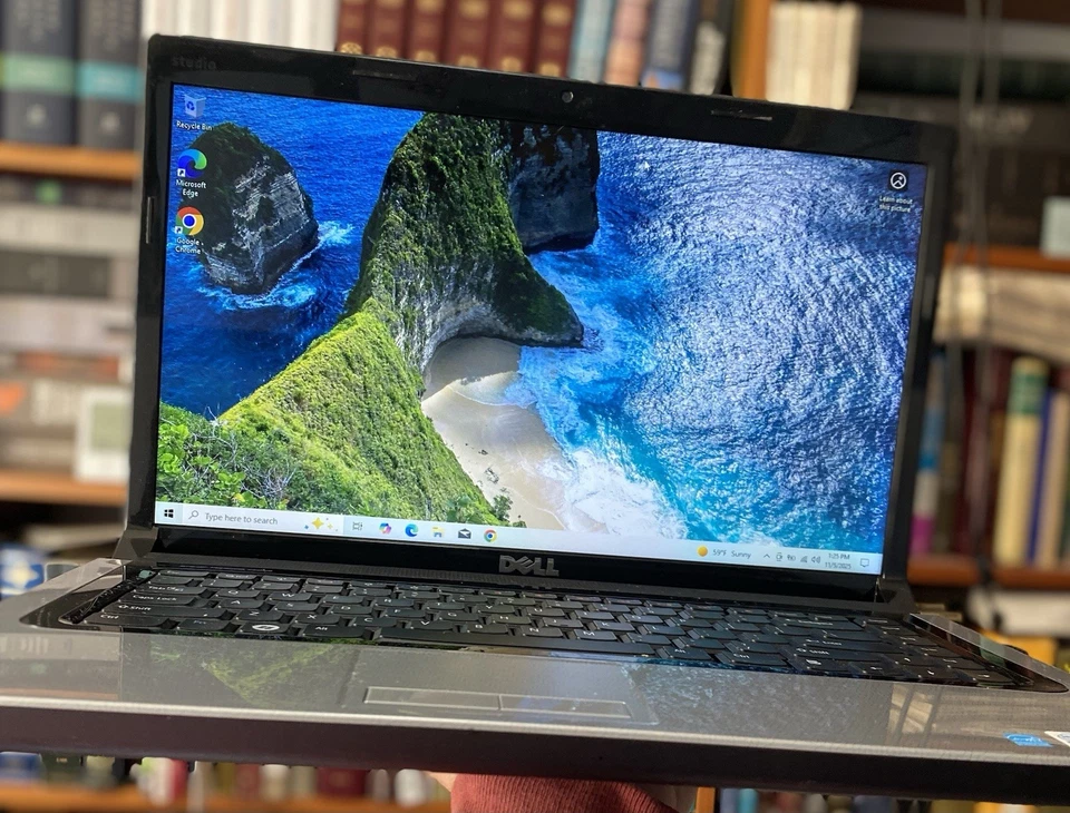 Dell Studio PP39L Intel T4400 2.2GHz 4GB 240GB SSD 15.6" Screen DVD Webcam - Image 1 of 4