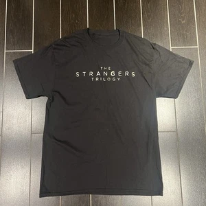 Camiseta Promocional Película The Strangers La Trilogía Talla Grande Nueva - Imagen 1 de 3