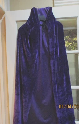NIÑOS TERCIOPELO CAPA CON CAPUCHA DISFRAZ VAMPIRO GÓTICO púrpura Foto 1 de 2