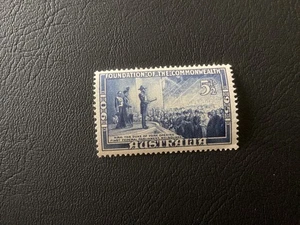 Vintage 1951 Australian Foundation of the Commonwealth 5 1/2 Stamp - Mint - Bild 1 von 2