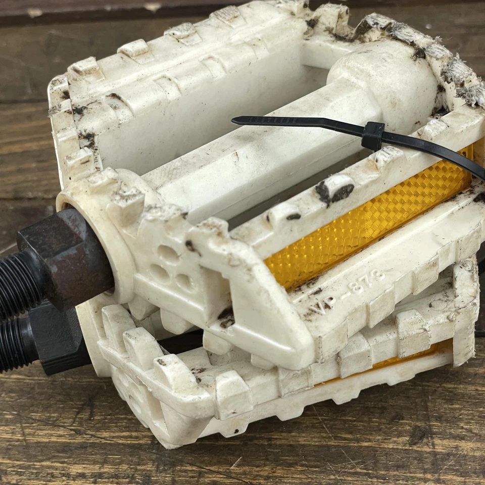 Pedais vintage GT Performer Freestyle VP-873 branco par de bicicletas eixo 1/2 1 peça - Imagem 1 de 4