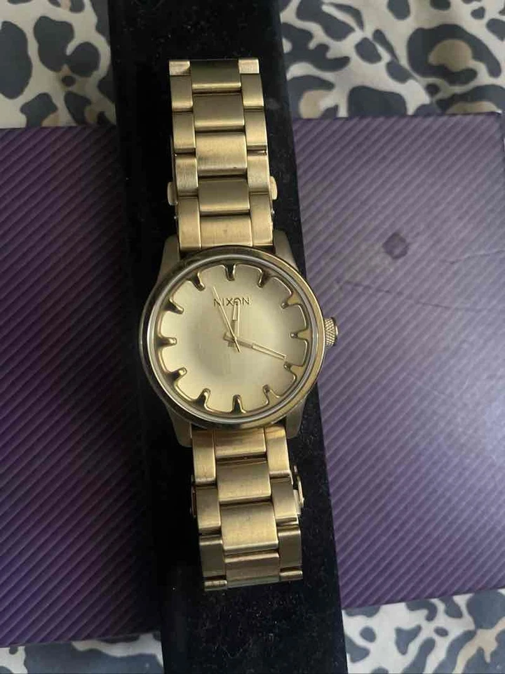 Reloj de cuarzo para hombre Nixon The Cannon Shoot to Thrill tono dorado 40 mm Foto 1 de 1