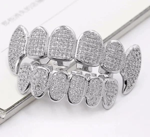 Set Denti Rapper Placcati Argento con CZ – Look Street Unico trapper - Foto 1 di 7