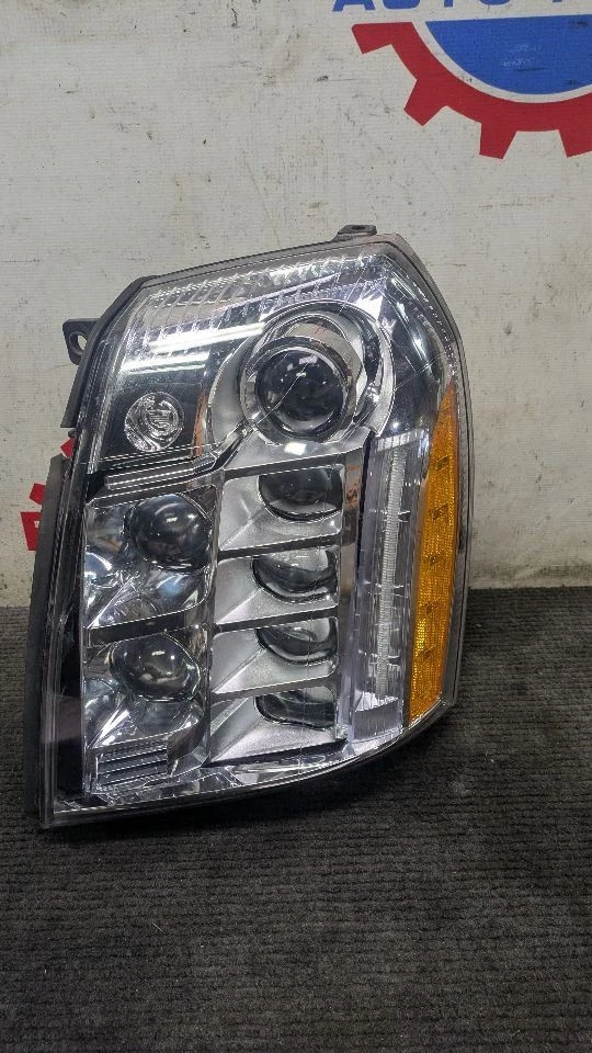 Оригинальная светодиодная фара со стороны водителя для Cadillac Escalade Platinum 09–14 годов выпуска  - Изображение 1 из 4