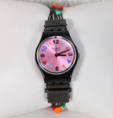 Reloj Swatch Hecho en Suiza Tono Negro Rosa Esfera Multi Cuentas Banda Redonda Foto 1 de 4