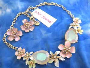 Betsey Johnson Starfish Flower Bib Necklace & matching Flower Earrings Set NWT - Picture 1 of 9