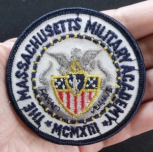 Vintage THE MASSACHUSETTS MILITARY ACADEMY MMA ~ MCMXIII ~ toppa militare - Foto 1 di 6