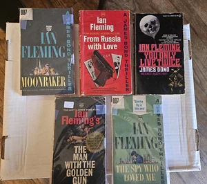 James Bond Novels 5 Total: Spy/Loved Me, Live Twice, Golden Gun, Russia, & Moon - Bild 1 von 6