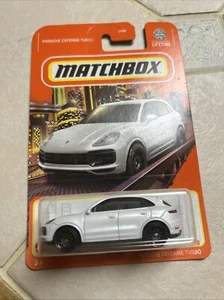 Matchbox 2024 weiß Porsche Cayenne Turbo 27/100 - Bild 1 von 3