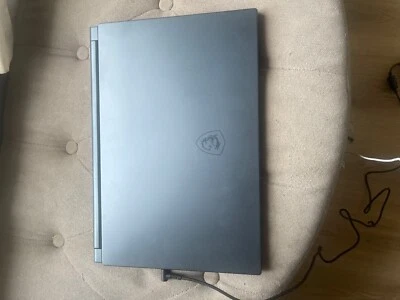 portátil gaming está en excelente estado, solo usado una vez.  Foto 1 de 4