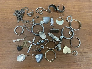 Lote de chatarra de plata vintage-ahora no magnética sin marca usable y no 107 gramos - Imagen 1 de 18