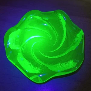 Fenton Trinket Posacenere Porta Caramelle Verde Vortice Vetro Artistico Texturizzato 5,5" BAGLIORI - Foto 1 di 15