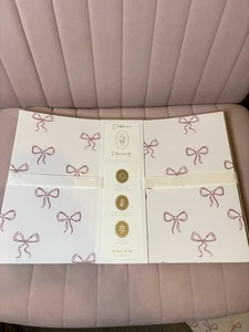 TK Maxx Set Of 4 White/ Pink Bow Large Placemats - Picture 1 of 3