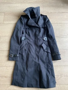 Gabardina para mujer Karen Millen de cuero negra con ribete de diseñador talla 8 pecho 30" - Imagen 1 de 16