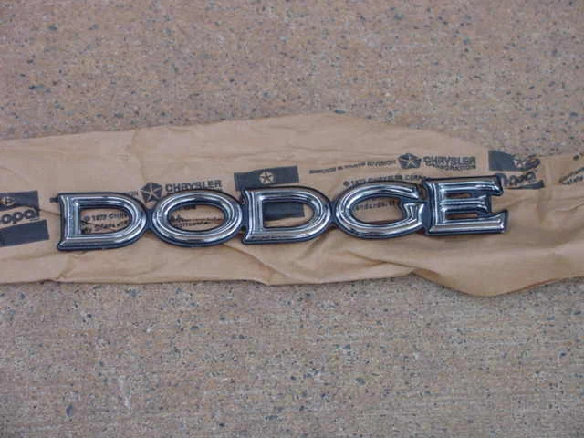 Dodge Monaco 1975 76 77 nuevo MoPar maletero emblema coche de policía Foto 1 de 1