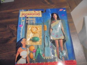 Pocahontas Schwimmkleid und Spielset für Barbie-Puppe in Größe - Bild 1 von 4