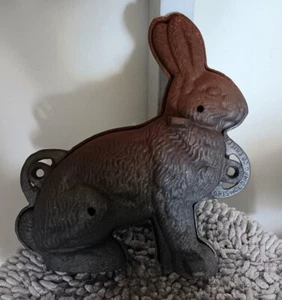 RABBIT CAKE MOLD TWO PIECE CAST IRON KITCHEN GIFT - Picture 1 of 4