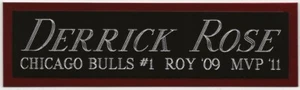 DERRICK ROSE CHICAGO BULLS NAMENSCHILD FÜR SIGNIERTES BASKETBALLTRIKOT - Bild 1 von 2