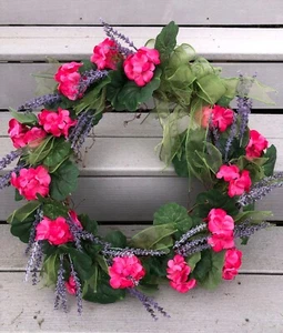 22" Kranz passend zu WB aus Seide rosa und weiße Geranien mit Lavendel   - Bild 1 von 2