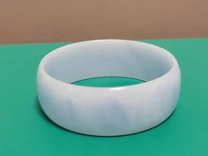Vintage Baby Blue Smooth Swirled Lucite Chunky Plastic Bangle Bracelet MOD - Picture 1 of 8