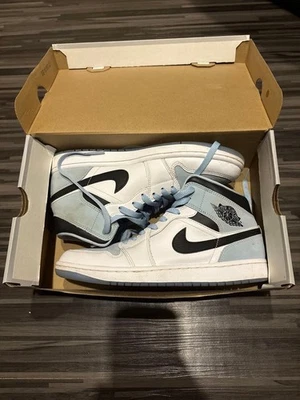 Zapatilla deportiva para hombre 9,5 EE. UU. Nike Air Jordan 1 blanco medio/azul/negro Foto 1 de 4