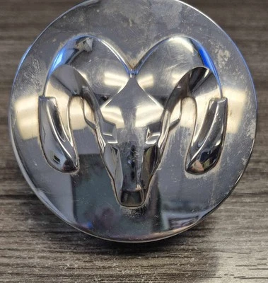 Tapa central de rueda Dodge OEM Ram Charger Challenger 2,5" 05290814AA Foto 1 de 4