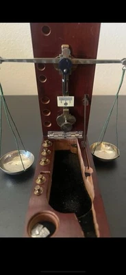 Báscula de balanza de oro antigua Foto 1 de 4