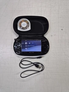 PSP 2000 mit Hülle, Ladegerät und Spiel - Bild 1 von 6