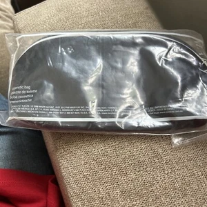 mary kay cosmetic Bag. White Trim, Pink Inside NEW - Picture 1 of 4