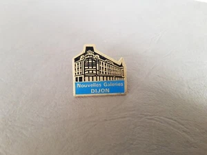 Pin's VILLE / TOURISME - Nouvelles Galeries Dijon Bourgogne Shop Magasin - Imagen 1 de 1