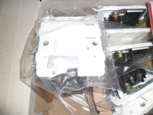 Legrand  mosaic 743 60 fused connection unit 1 gang bs 13a 250v - Picture 1 of 1