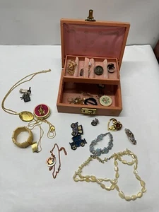 Vintage Antique Estate Jewelry Box + Contents Rings, Brooch, Rhinestone, Costume - Picture 1 of 10