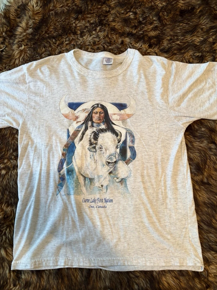 Camisa De Colección Grande Curve Lake Primera Nación Años 90 Clásica Oceánica Canadá 25.5x20.5 Foto 1 de 4
