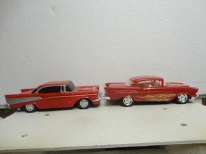 LOSE rote 1957 Chevy Bel Air Autos im Maßstab 1:24 ZWEI '57 mit RR - Bild 1 von 7