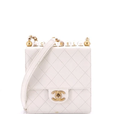 Bolso Chanel Chic Perlas Solapa Acolchado Piel de Cabra con Cuentas Acrílicas Mini Foto 1 de 4