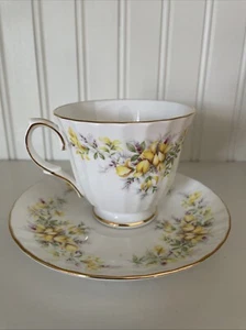 DUCHESS LABURNUM Bone China England Teetasse & Untertasse grün gelb Blumen GUC ** - Bild 1 von 7