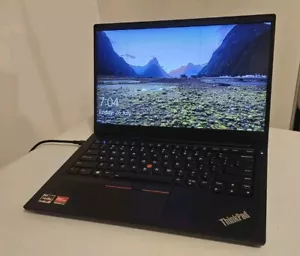 Lenovo ThinkPad E14 Ryzen 7-4700U - 16 GB Ram (Lcd Lines Issue) - Picture 1 of 5