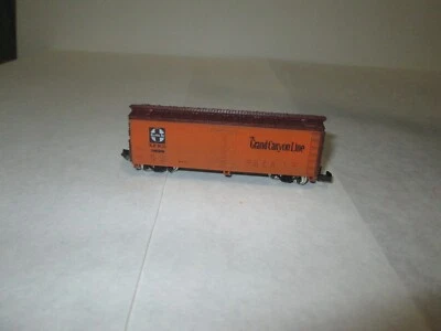 N-Scale Reefer Car; #11699, Con-Cor, Santa Fe, 40' Wooden, Rapido couplers - Image 1 of 2