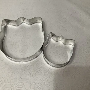 2- Tulip Cookie Cutters-5”X5” & 3” X 3” (approx.) - Picture 1 of 1