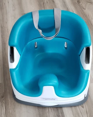 Base elevadora 2 en 1 para bebé Ingenuity de alimentación y asiento de piso con bandeja autoalmacenable Foto 1 de 4