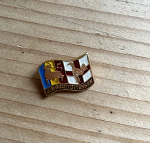 TOTTENHAM V ZIMBRU - VINTAGE ENAMEL FOOTBALL BADGE/PIN - SPURS - Picture 1 of 3