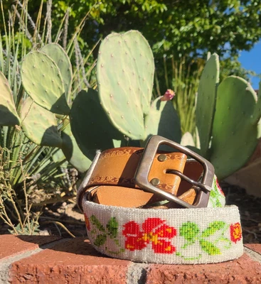 Cinturón De Colección Cuentas A Mano Marrón Tostado Cuero (36) Floral Blanco con Flores Rojas Boho BU Foto 1 de 4