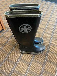 tory burch rain boots size 8