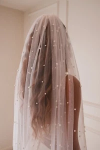 Wedding veil ivory scattered pearls chapel for bride - Picture 1 of 4