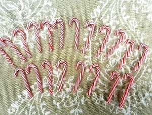 20x Mini 2mm Caña de Caramelo. Arcilla de Polímero Fimo. Hacer Tarjetas Adornos Navidad  - Imagen 1 de 2