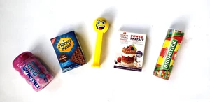 Lotto Mini Brands Serie 3 - Noci d'uva, cameriera, pez, mentos e batteria - Foto 1 di 1