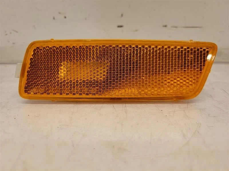 Volkswagen Jetta 2010 (sedán) conductor marcador lateral izquierdo  Foto 1 de 2