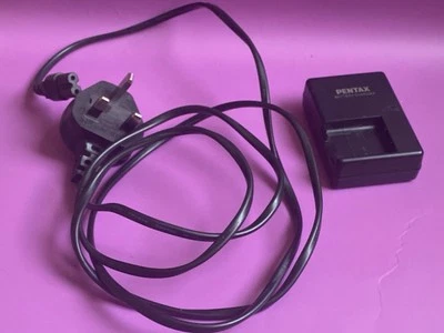 Genuine Pentax D-BC108B Battery Charger For Digital Camera + Mains Power Adaptor - Image 1 of 4