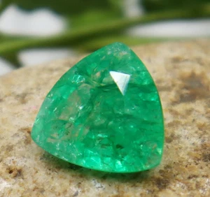 Smaragd grüner Stein zertifiziert loser Edelstein Trillionenschliff 7-8 kt Preisvorschlag - Bild 1 von 8