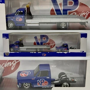 M2 Machines Auto Haulers R61 VP Racing Hauler & 76 GMC SIERRA GRANDE  Squarebody - Picture 1 of 2